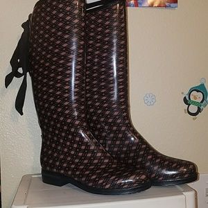 Rain Boots pink and black w/ribbon